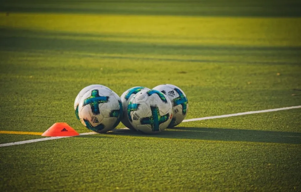Grama Sintética nos Esportes: Benefício ou Risco para Atletas Profissionais