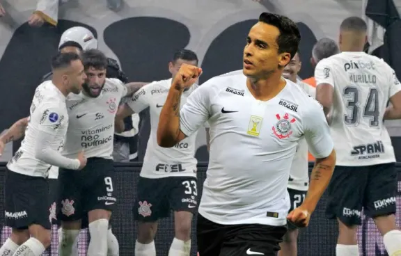 Agora bicampeão brasileiro pelo Corinthians, Jadson abre o jogo sobre  condição de reserva