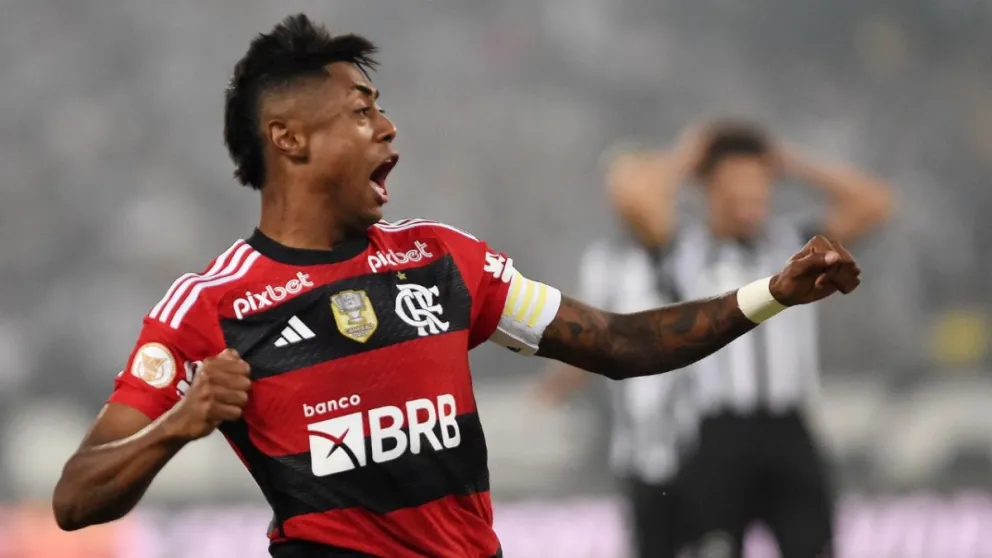 Bruno Henrique comemora gol com a camisa do Flamengo